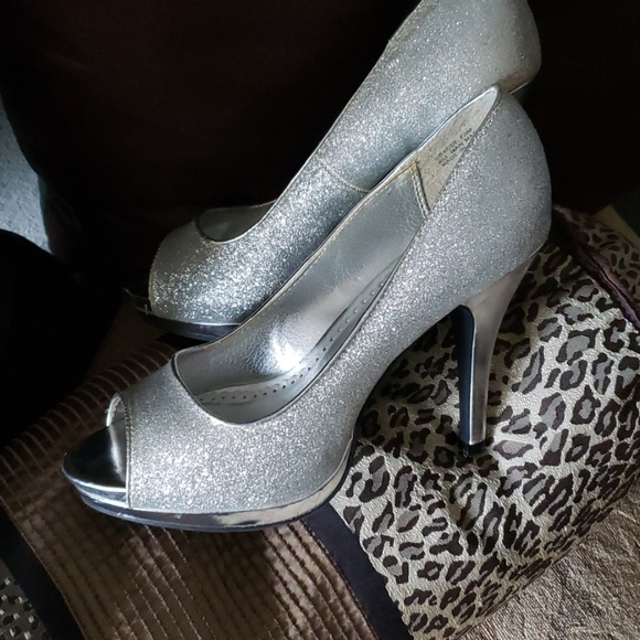 Dress shoes - Picture 3 of 3